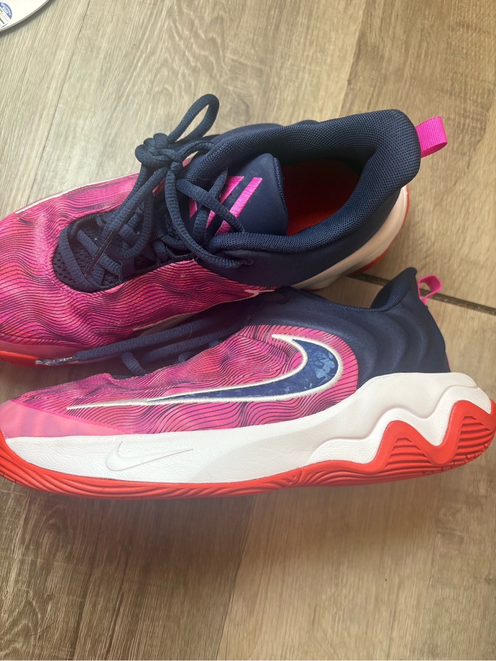 Nike Kids Pink and Navy Wave-Pattern Sneakers